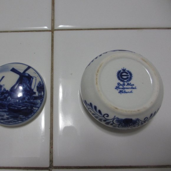 Tiny, tiny Delft Trinket Box Handpainted made in Holland Vintage 1970`s - Picture 6 of 9